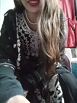 Snapshot of Noor_Darliing chatting on August 4, 2026, 3:38 pm Noor Darliing online show from August 4, 2026, 3:38 pm