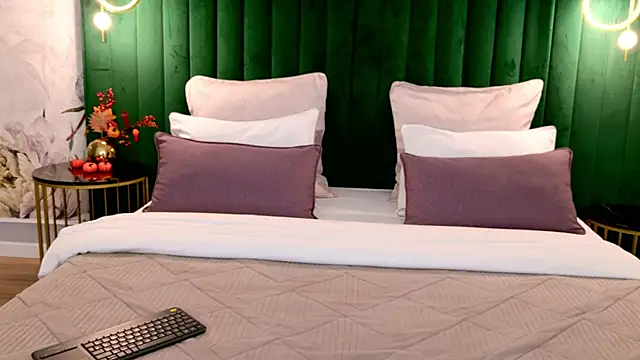 Snapshot of LilyRaisa chatting on November 8, 2025, 3:10 am LilyRaisa online show from November 8, 2025, 3:10 am