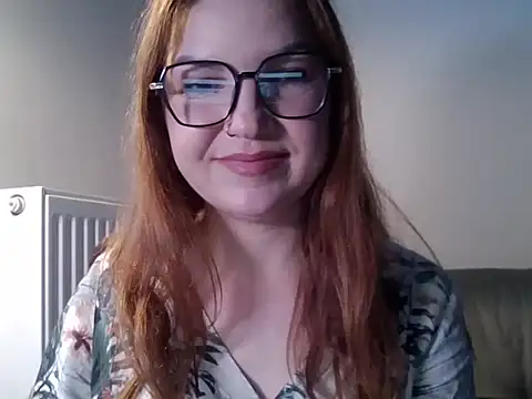 Snapshot of MartinePrettyFeet chatting on November 19, 2025, 7:08 am MartinePrettyFeet online show from November 19, 2025, 7:08 am