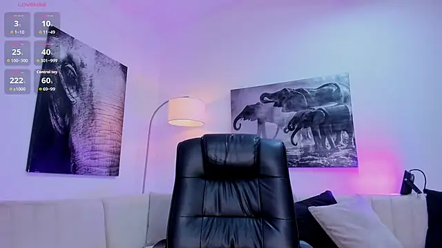 Snapshot of Ary_7 chatting on October 17, 2025, 11:45 am Ary 7 online show from October 17, 2025, 11:45 am