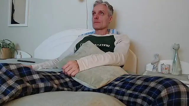 Snapshot of StrongBill chatting on February 1, 2025, 3:28 pm StrongBill online show from February 1, 2025, 3:28 pm