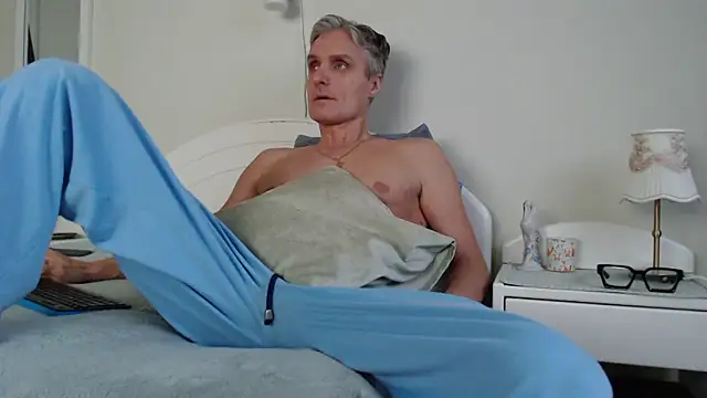 Snapshot of StrongBill chatting on December 2, 2024, 7:09 am StrongBill online show from December 2, 2024, 7:09 am