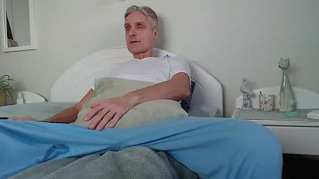 Snapshot of StrongBill chatting on January 18, 2025, 2:23 pm StrongBill online show from January 18, 2025, 2:23 pm