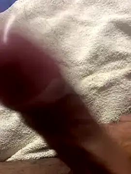 Snapshot of Luisrovers18 chatting on October 16, 2025, 6:43 am Luisrovers18 online show from October 16, 2025, 6:43 am