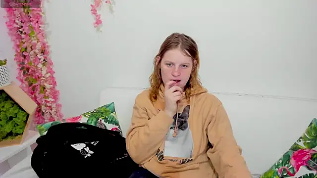 Kathlyn  Heath online show from February 14, 2026, 1:44 pm