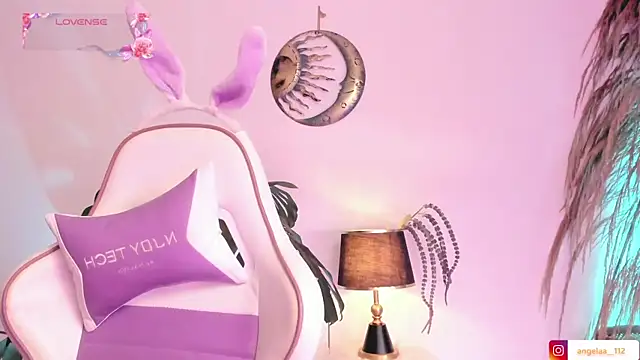 Snapshot of Anngel_1 chatting on November 4, 2025, 4:44 pm Anngel 1 online show from November 4, 2025, 4:44 pm