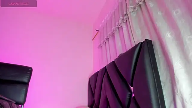 stephany doll  online show from October 23, 2025, 4:11 am