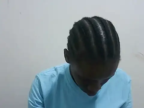 prettybeee online show from December 18, 2025, 10:13 pm