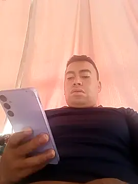 Snapshot of Diego_leon27 chatting on February 14, 2025, 2:23 pm Diego leon27 online show from February 14, 2025, 2:23 pm