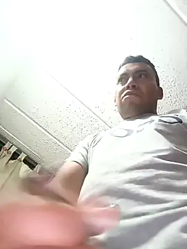 Snapshot of Diego_leon27 chatting on October 14, 2025, 2:56 am Diego leon27 online show from October 14, 2025, 2:56 am