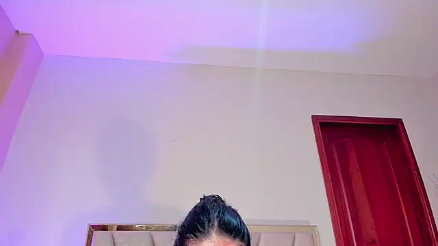 Nina Cavaali online show from October 20, 2025, 6:41 pm