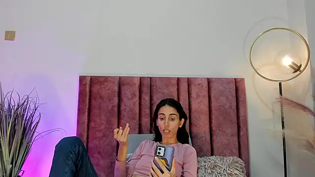 Nina Cavaali online show from December 14, 2025, 3:39 pm