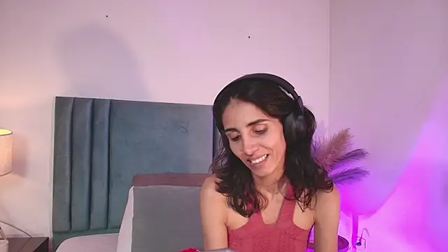Nina Cavaali online show from October 1, 2025, 6:23 pm