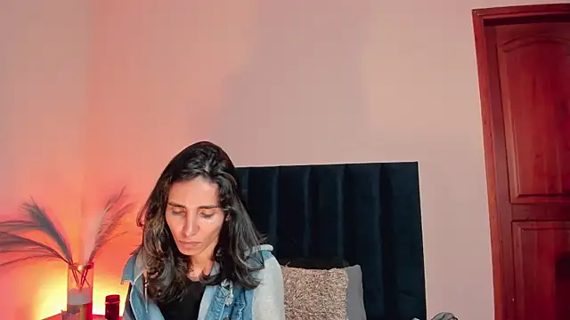 Nina Cavaali online show from October 24, 2025, 6:29 pm