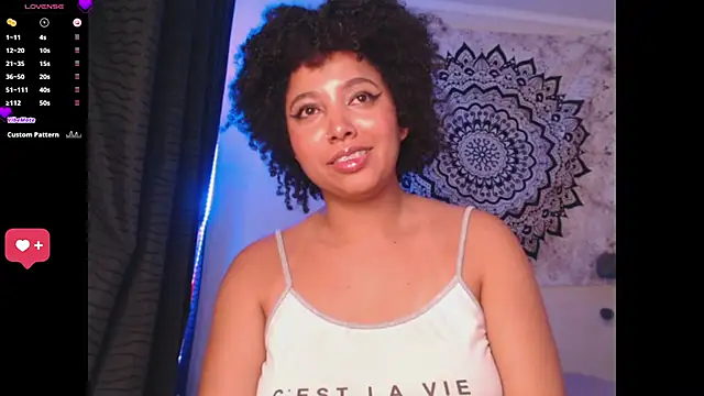 Snapshot of michell_bling1 chatting on February 27, 2025, 8:35 am michell bling1 online show from February 27, 2025, 8:35 am