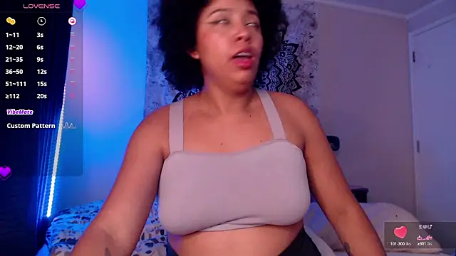 Snapshot of michell_bling1 chatting on February 22, 2025, 8:18 am michell bling1 online show from February 22, 2025, 8:18 am