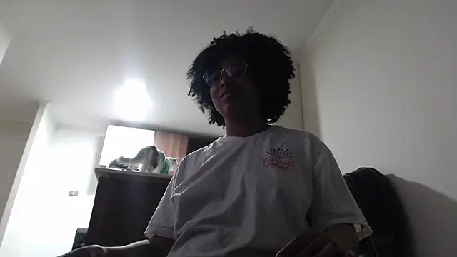 Snapshot of michell_bling1 chatting on December 14, 2025, 5:57 am michell bling1 online show from December 14, 2025, 5:57 am