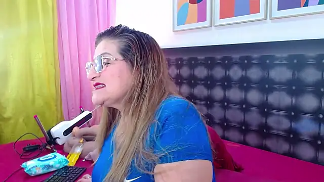 Snapshot of sandra_20 chatting on July 25, 2026, 10:11 am sandra 20 online show from July 25, 2026, 10:11 am