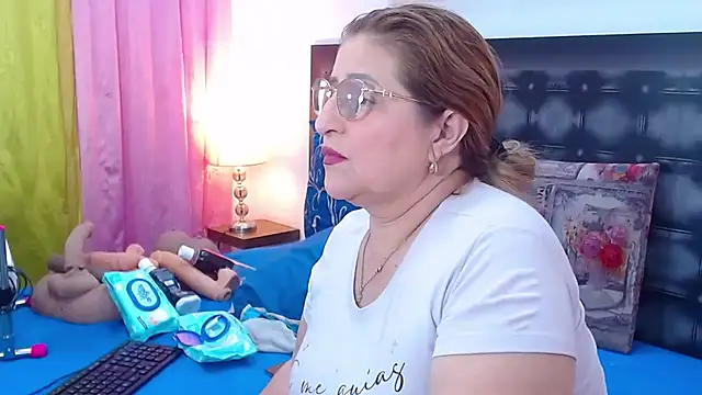 Snapshot of sandra_20 chatting on August 5, 2026, 10:42 am sandra 20 online show from August 5, 2026, 10:42 am