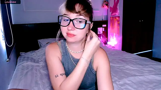 Snapshot of Cosmo_Riri chatting on September 25, 2025, 5:02 am Cosmo Riri online show from September 25, 2025, 5:02 am