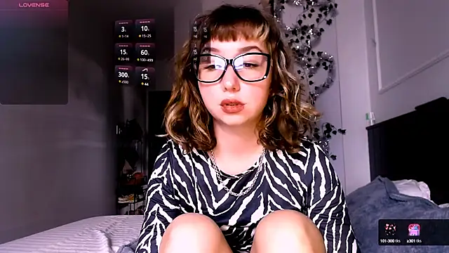 Snapshot of Cosmo_Riri chatting on January 13, 2025, 6:38 am Cosmo Riri online show from January 13, 2025, 6:38 am