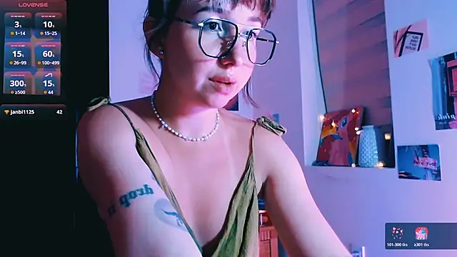 Snapshot of Cosmo_Riri chatting on March 26, 2026, 12:36 pm Cosmo Riri online show from March 26, 2026, 12:36 pm