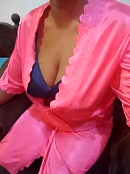 nimmiqueen555 online show from March 23, 2026, 4:29 pm