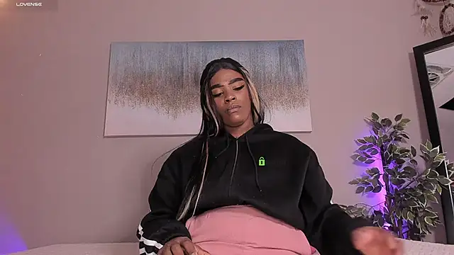 Snapshot of Briana_Wells_ chatting on October 23, 2025, 1:21 pm Briana Wells online show from October 23, 2025, 1:21 pm