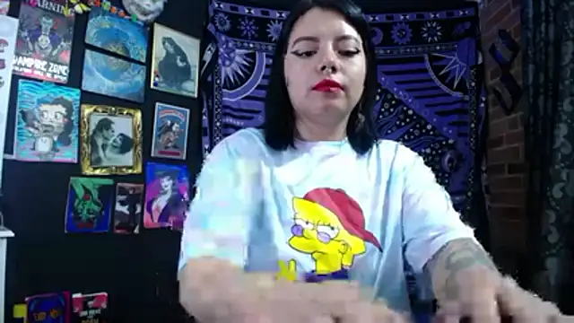 Snapshot of Yourmadame_P chatting on November 13, 2025, 12:25 am Yourmadame P online show from November 13, 2025, 12:25 am