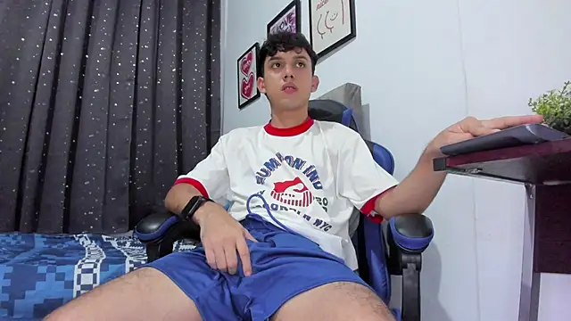 Snapshot of The_skinnyguys chatting on November 2, 2025, 10:59 pm The skinnyguys online show from November 2, 2025, 10:59 pm