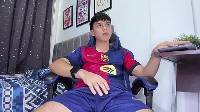 Snapshot of The_skinnyguys chatting on November 15, 2025, 10:03 pm The skinnyguys online show from November 15, 2025, 10:03 pm