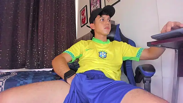 Snapshot of The_skinnyguys chatting on March 13, 2026, 10:26 pm The skinnyguys online show from March 13, 2026, 10:26 pm