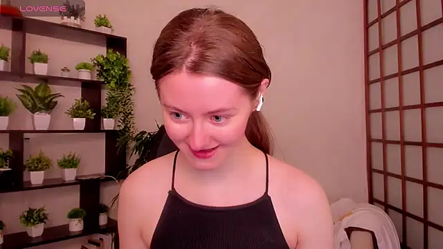 Snapshot of KateCuddle chatting on May 4, 2026, 2:04 am KateCuddle online show from May 4, 2026, 2:04 am