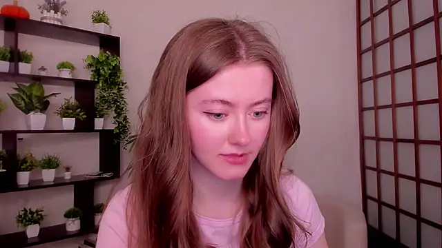 Snapshot of KateCuddle chatting on April 24, 2026, 2:35 am KateCuddle online show from April 24, 2026, 2:35 am