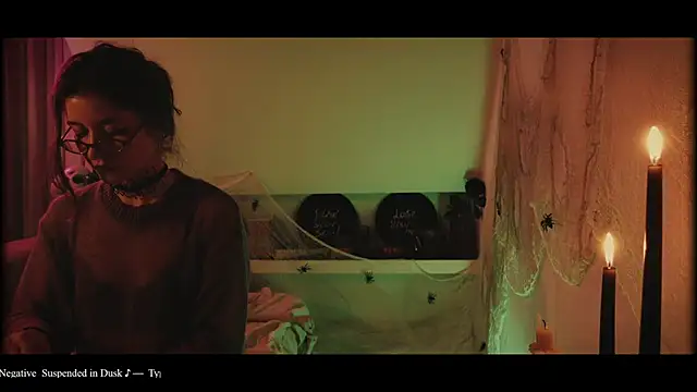 Snapshot of WebCora chatting on October 26, 2025, 7:03 pm WebCora online show from October 26, 2025, 7:03 pm