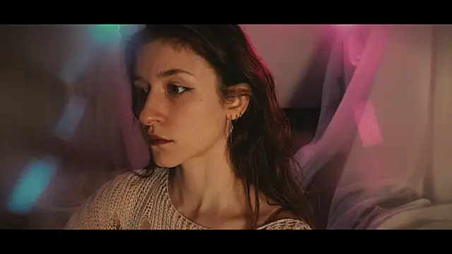 Snapshot of WebCora chatting on October 21, 2025, 7:02 pm WebCora online show from October 21, 2025, 7:02 pm