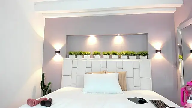 ValeriaGarcia online show from September 17, 2025, 12:29 pm