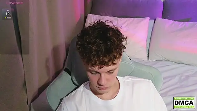 cute thomas online show from December 15, 2025, 8:58 pm