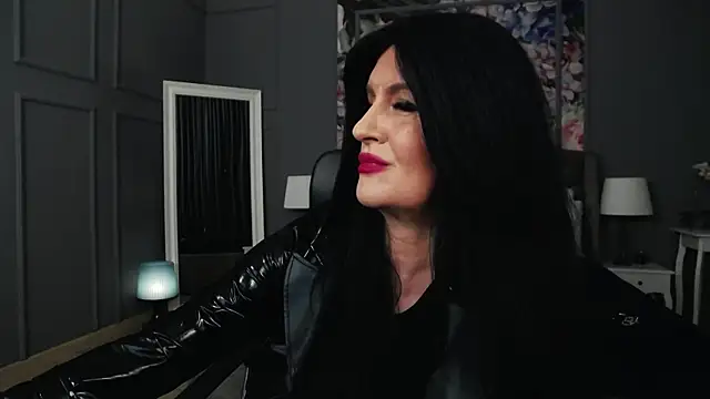 Snapshot of DomMelissaW chatting on November 6, 2025, 9:30 pm DomMelissaW online show from November 6, 2025, 9:30 pm