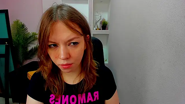 Persephoni online show from December 21, 2025, 8:42 pm