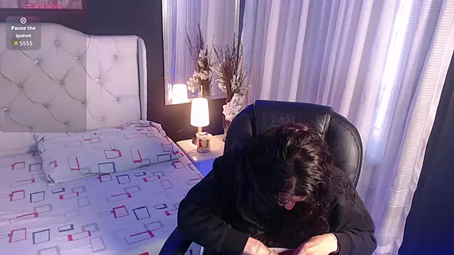 LiaVillalobos online show from November 10, 2025, 12:54 pm