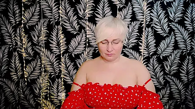 Snapshot of Olivia_playful chatting on March 7, 2026, 12:32 pm Olivia playful online show from March 7, 2026, 12:32 pm