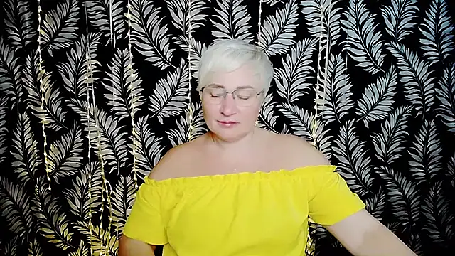 Snapshot of Olivia_playful chatting on June 26, 2026, 10:32 am Olivia playful online show from June 26, 2026, 10:32 am