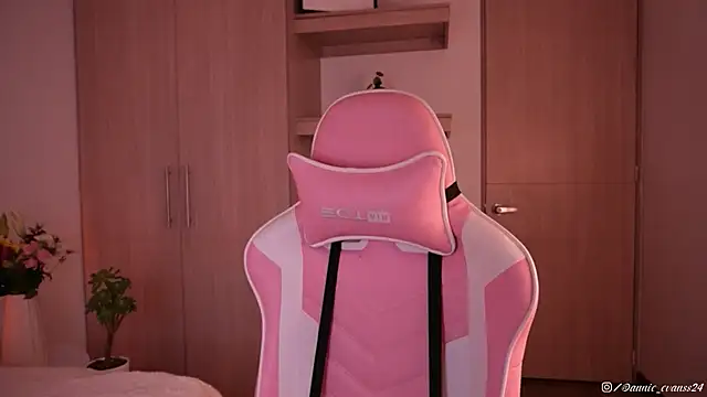 annie24 evans online show from March 5, 2025, 11:05 pm