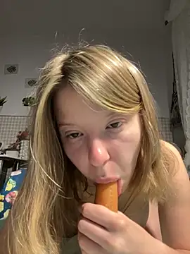 Snapshot of kimczii chatting on June 17, 2026, 6:13 am kimczii online show from June 17, 2026, 6:13 am