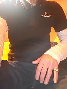 Snapshot of eddouxxx78 chatting on November 22, 2025, 10:58 am eddouxxx78 online show from November 22, 2025, 10:58 am