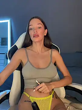 julia fly online show from July 7, 2026, 7:23 am