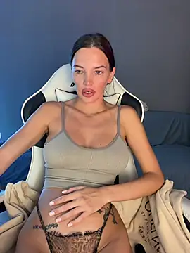 julia fly online show from August 5, 2026, 7:57 am