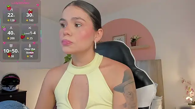 dominique25  online show from September 13, 2025, 2:22 am