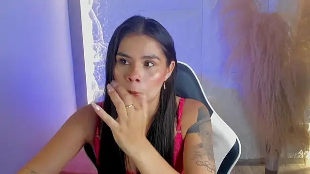 dominique25  online show from May 12, 2026, 1:57 am